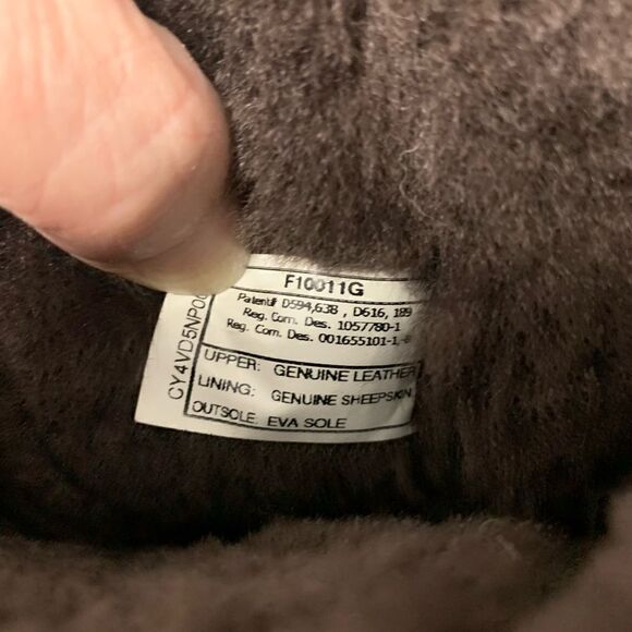 UGG Tall Three Button Wraps Boots in Chocolate 1873 - Size 7 - Picture 4 of 12